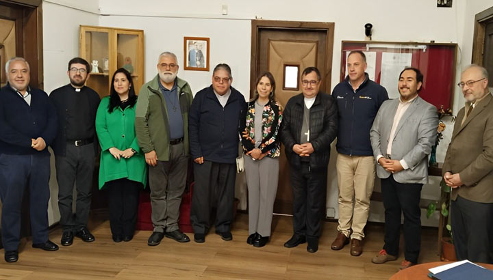 Obispado de Valparaíso y centros de formación técnica acordaron plan de apoyo a familias afectadas por incendios